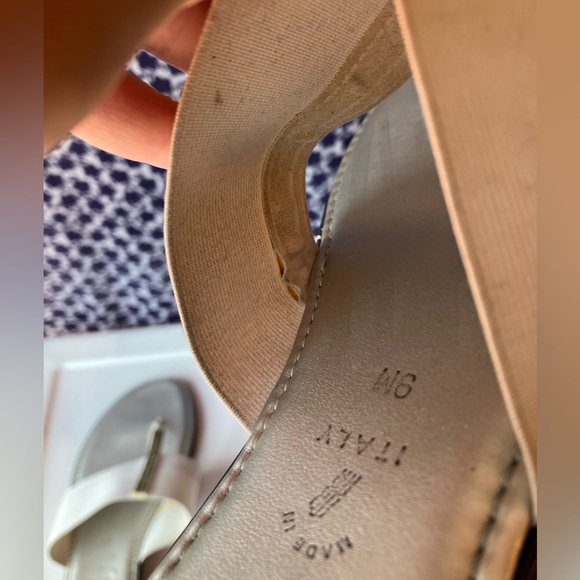 Italian Shoemakers elastic white band flats sandals slippers with gold details 9 - Picture 8 of 12